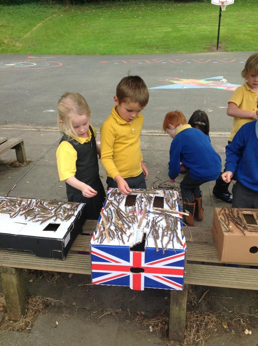Constructing stick houses (The Great Fire of London)