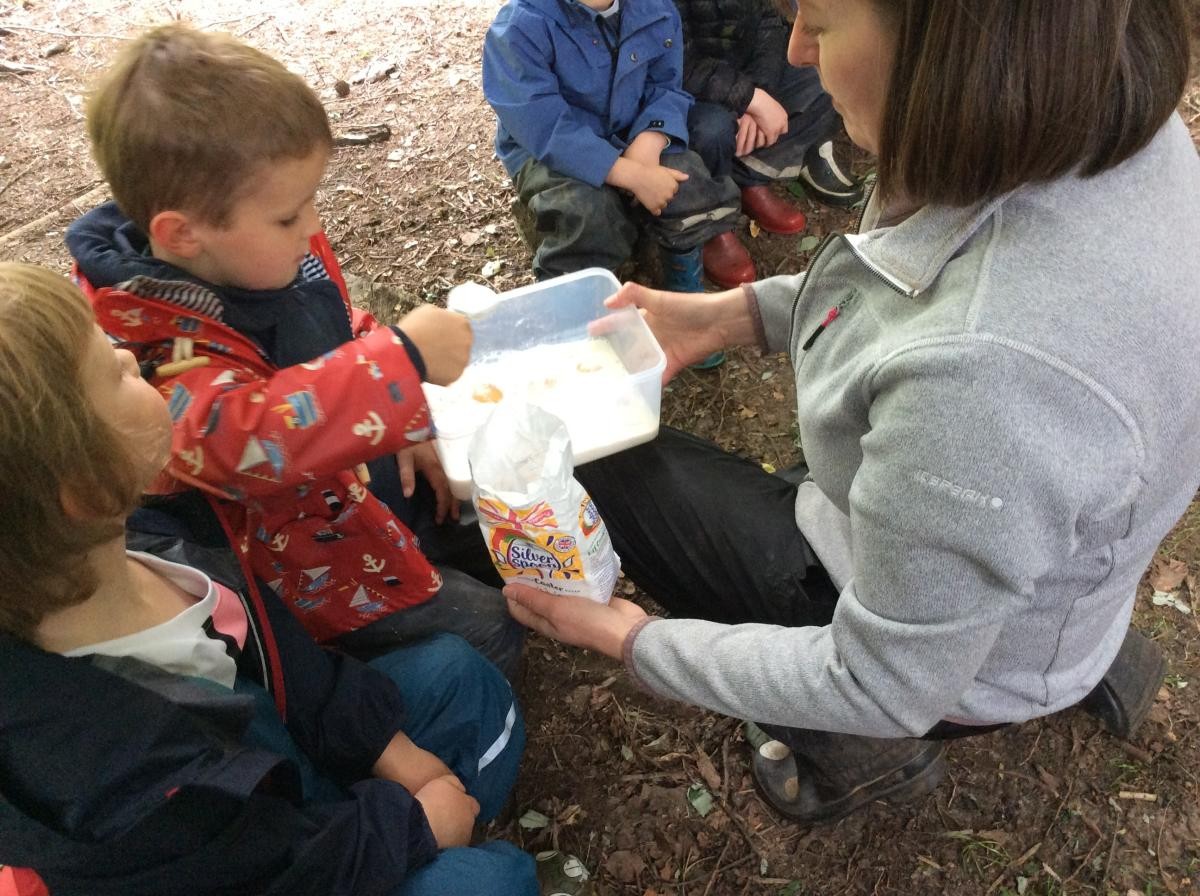 Then we put in 4 tablespoons of sugar.