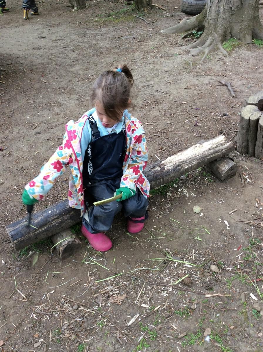 Next we peeled the willow and put it into a tin, ready to make charcoal next week.