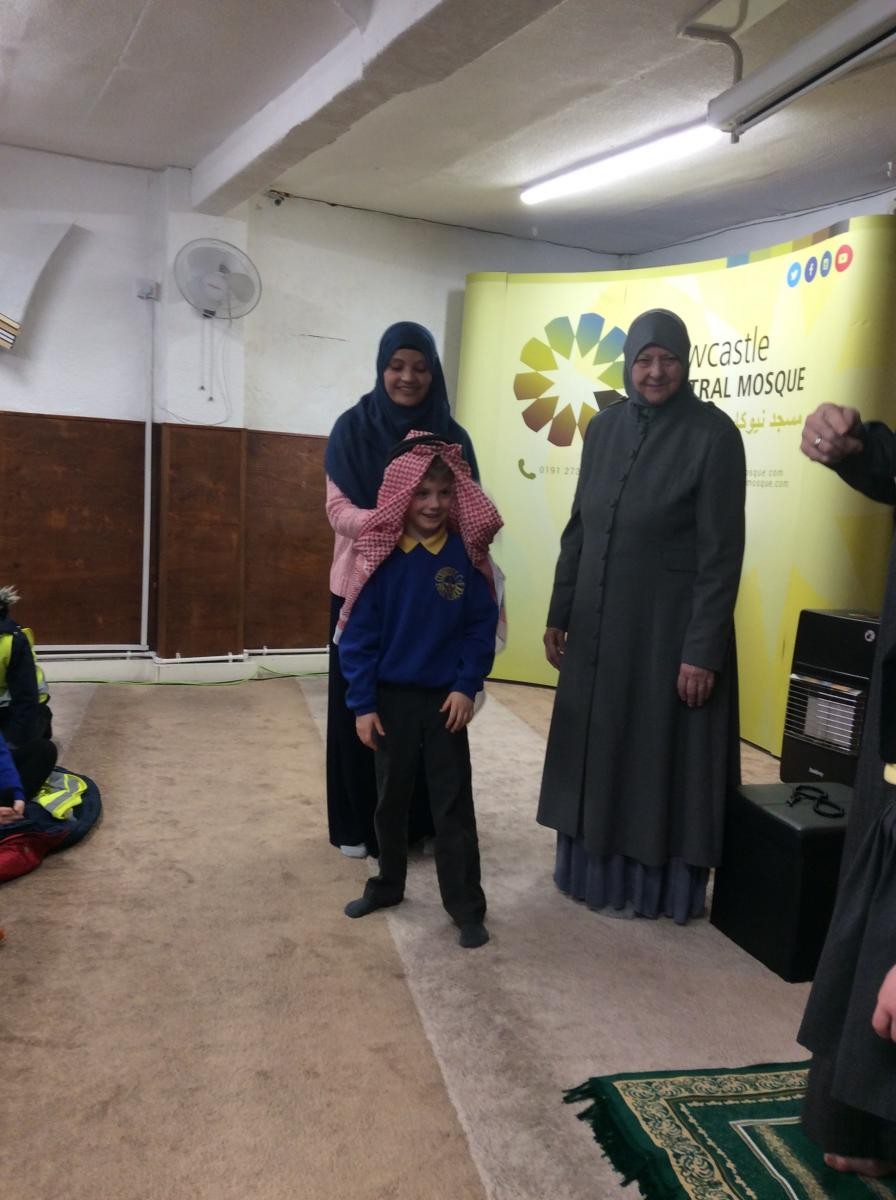 We got to try on clothing muslims sometimes wear