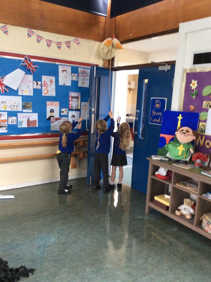 Year 1 - Autumn Term 
Mission - Steve Backshall 
Year 1 loved their missions to help save the animals in the rainforest!
