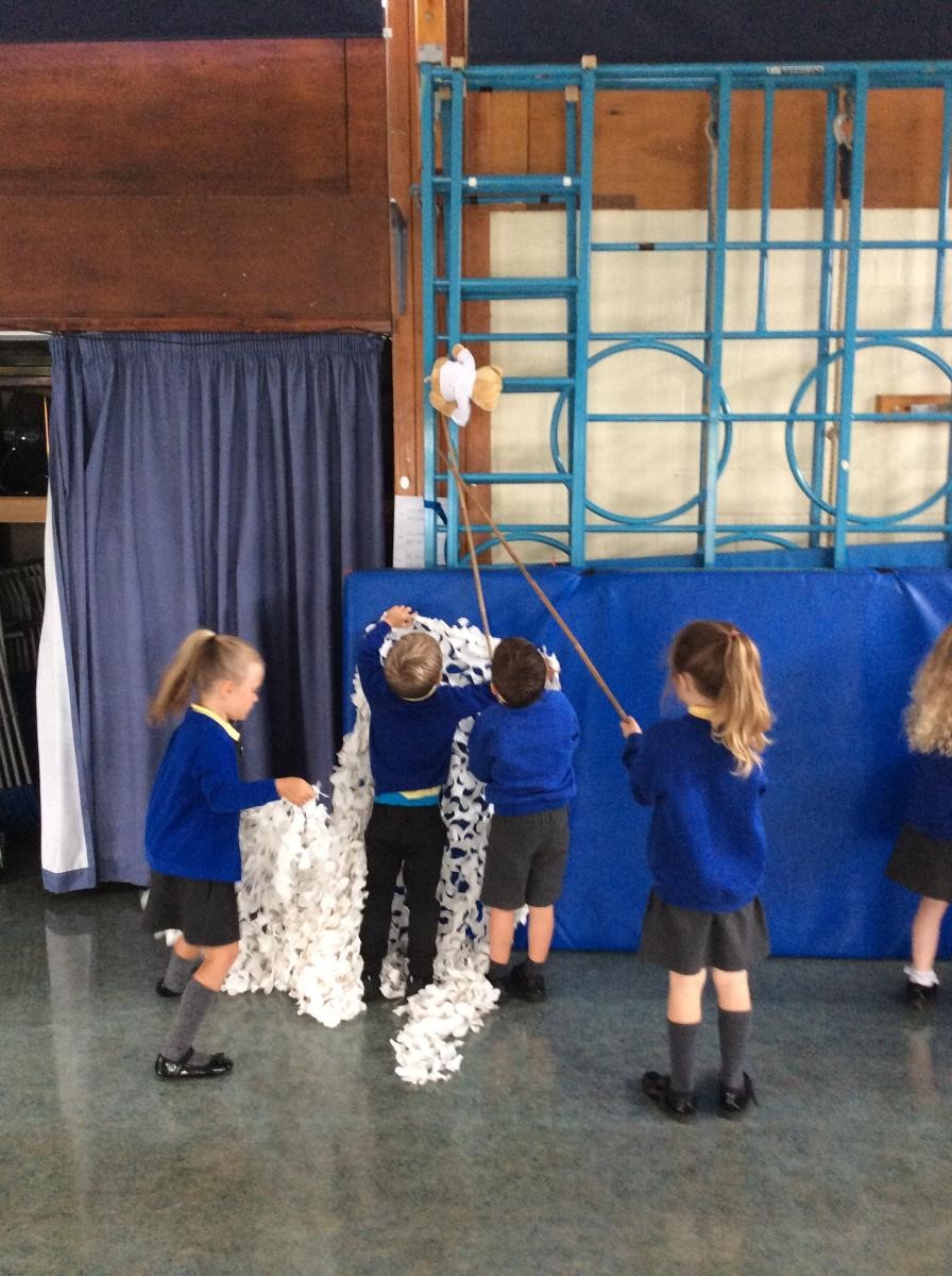 Year 1 - Autumn Term 
Mission - Steve Backshall 
Year 1 loved their missions to help save the animals in the rainforest!
