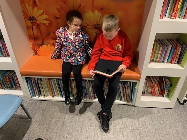 Anthony (Year 5) reading to Eloise (Year 1)