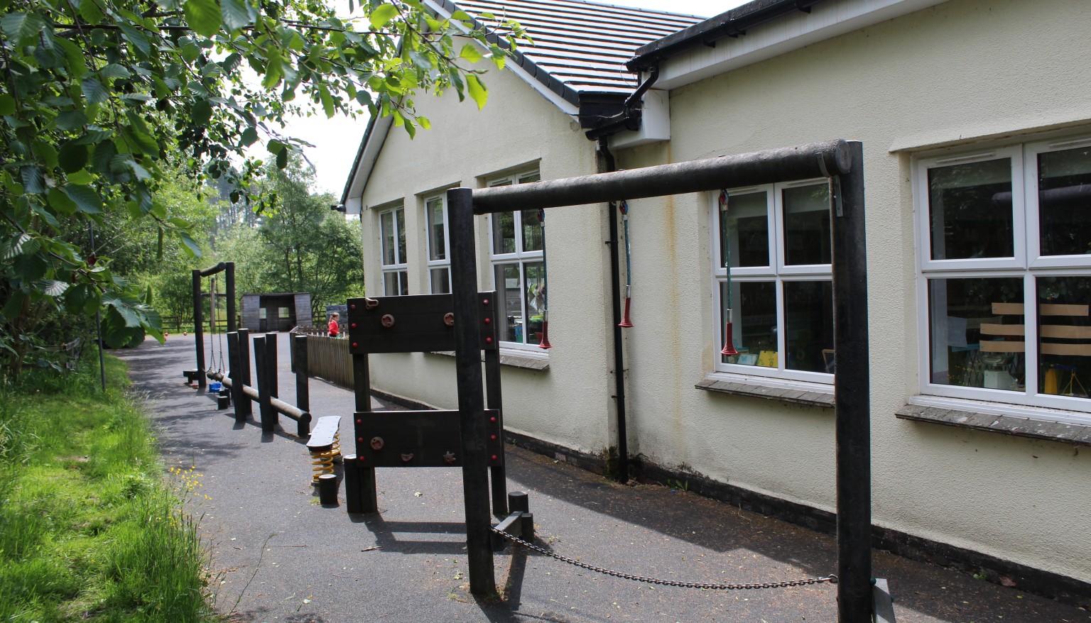 Building with trim trail 