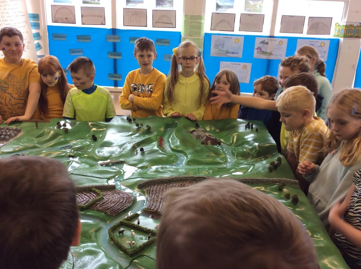 Year 4 have a visit from Tyne Rivers Trust with their interactive river model.