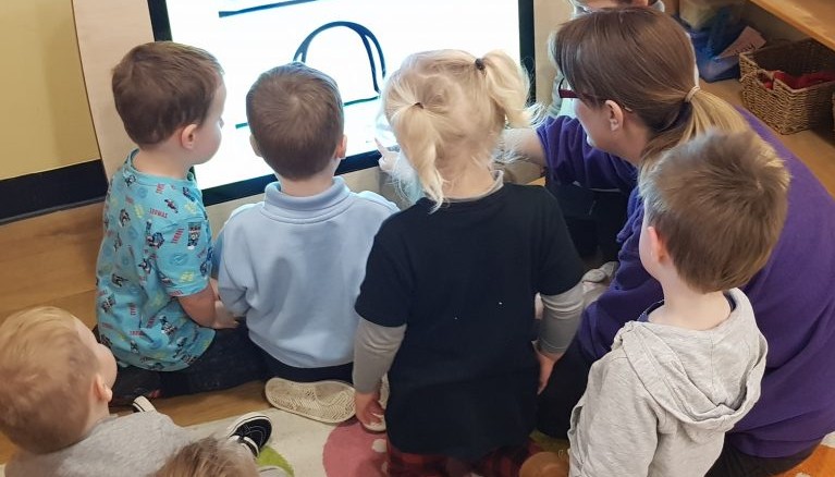 Children looking at screen 