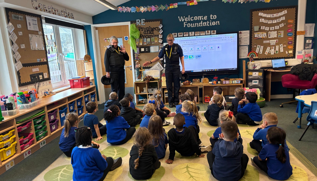 A visit from the Devonport PSCO team to think about fire safety, firework do's and dont's and to support our sparkler experience.