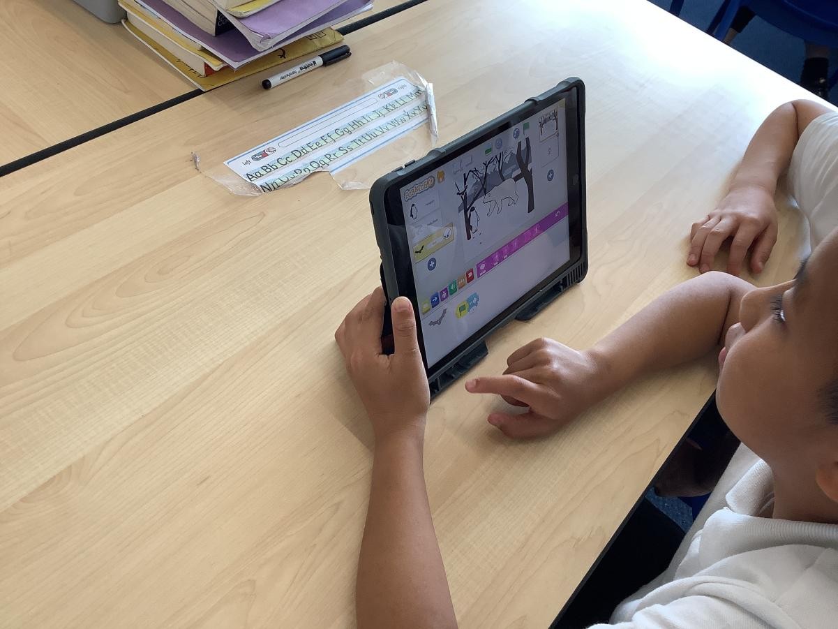 During our computing lesson this week, we used Scratch to create algorithms.