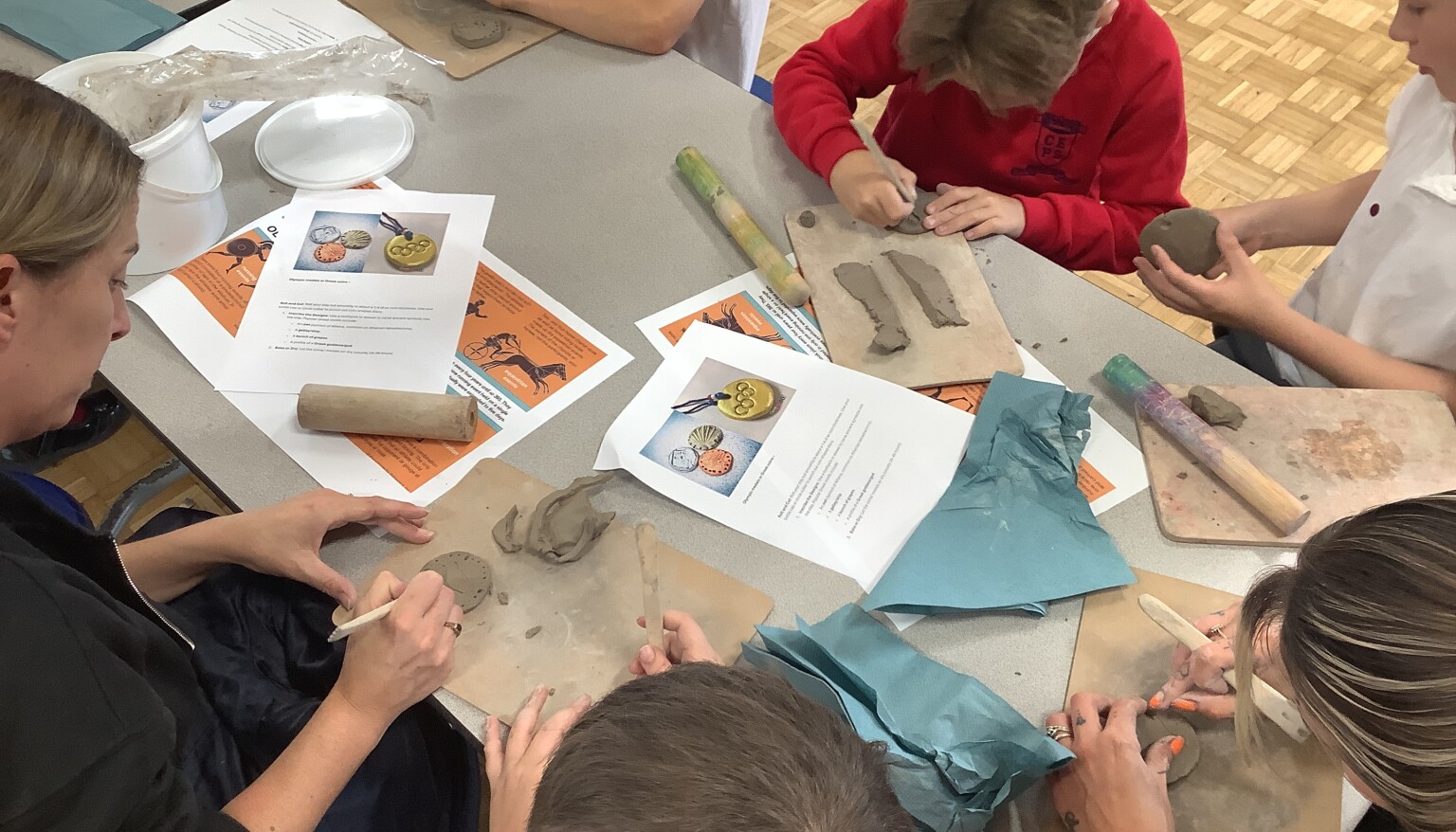 During our parent topic afternoon, we made clay coins and medals, olympic figurines and a Cyclop's eyes!