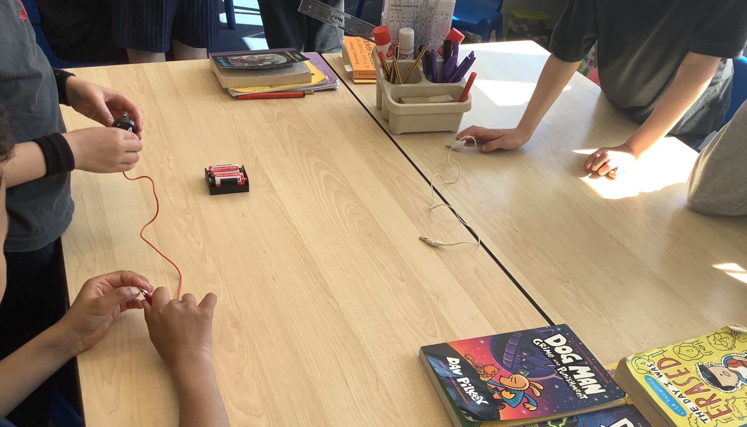 Building an electrical circuit in Science