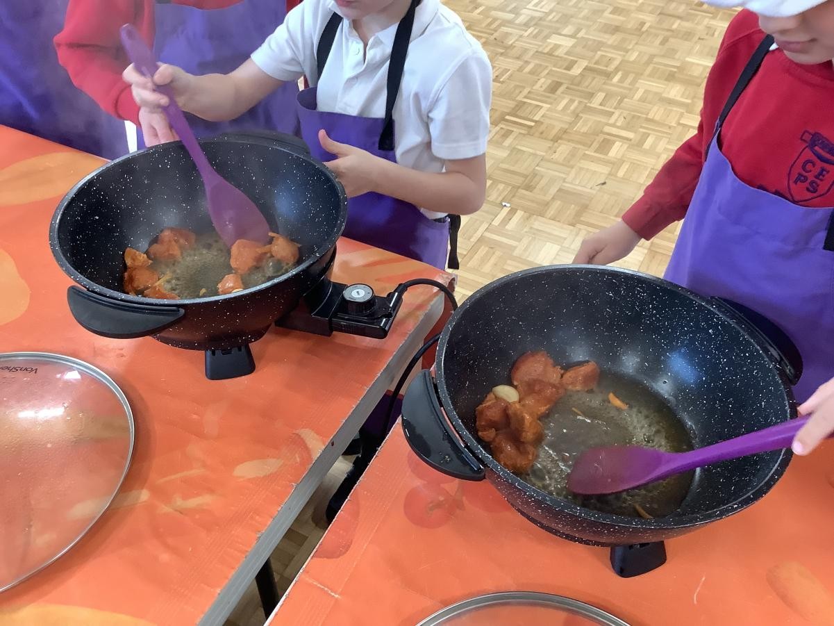 Roots to Food! Today, we made a Tandoori chicken.