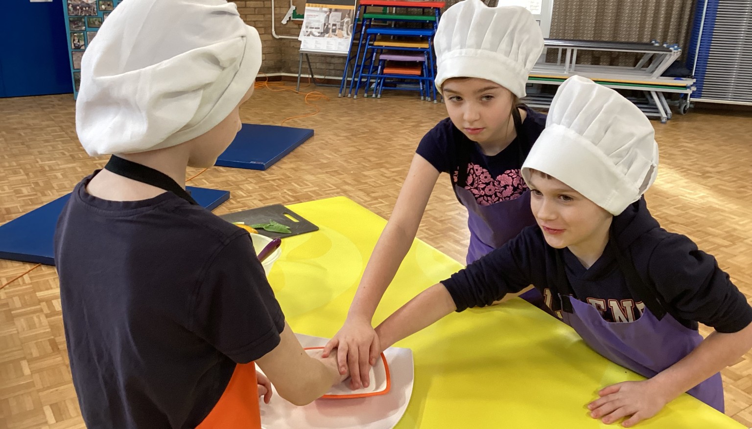 Garlic pressing time