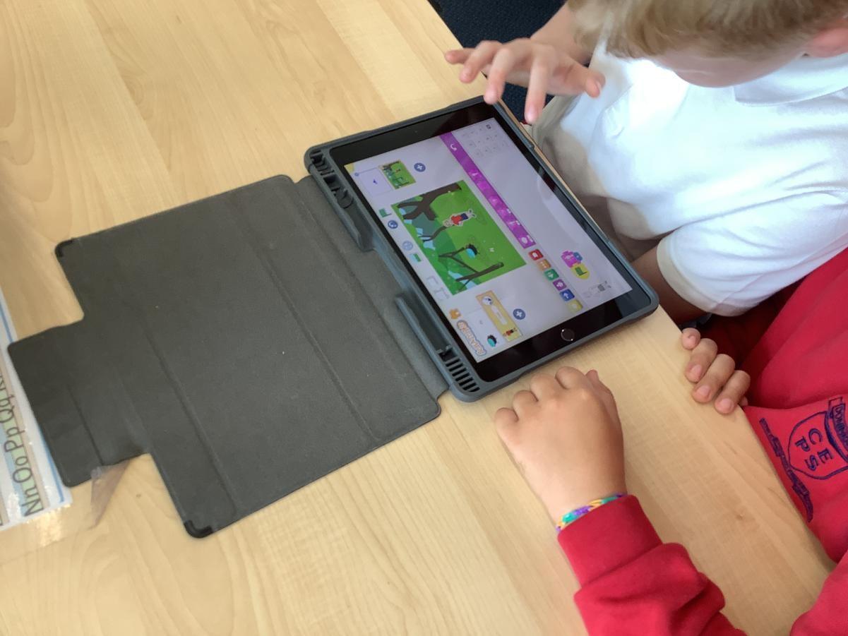 During our computing lesson this week, we used Scratch to create algorithms.