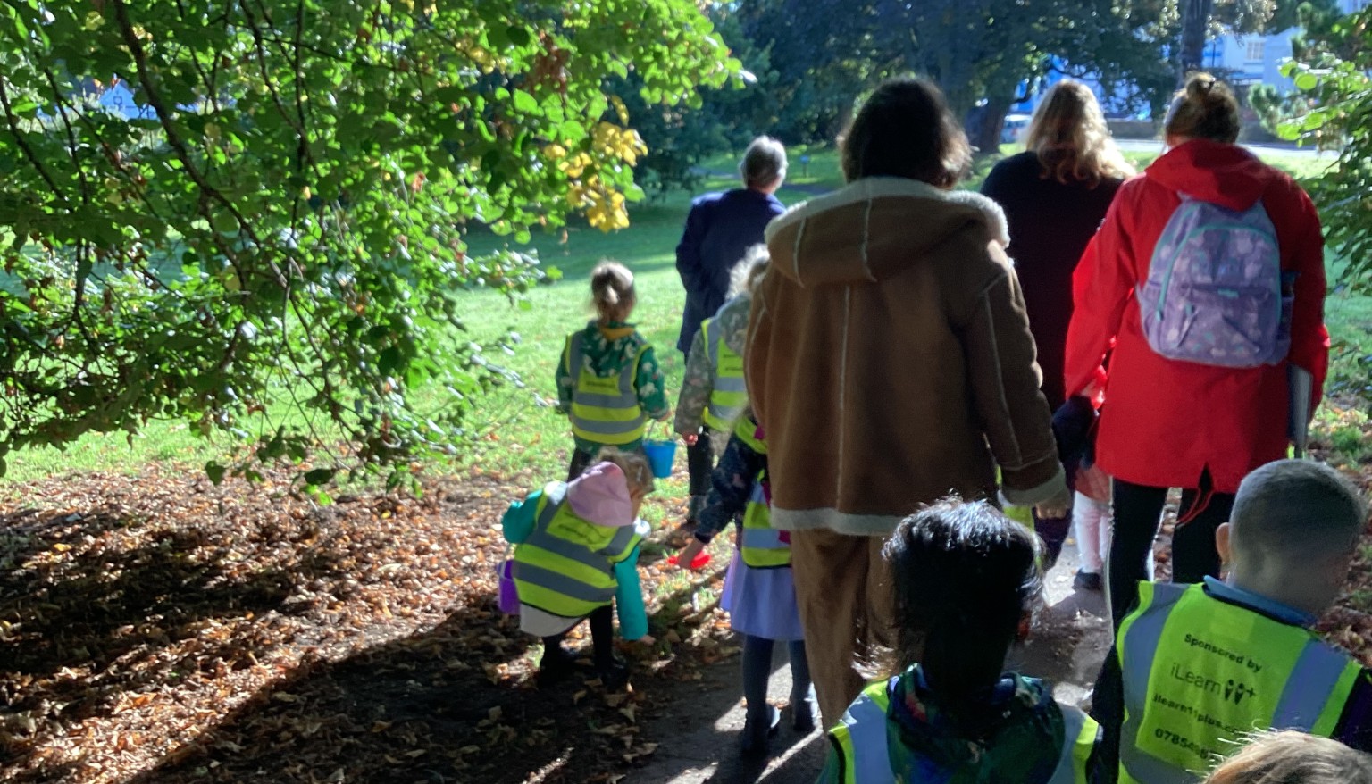 On our Wellie walk we discussed what we could see, hear, smell and feel whilst on our walk. We also explored what autumnal signs we are starting to see and collected them for our art table.