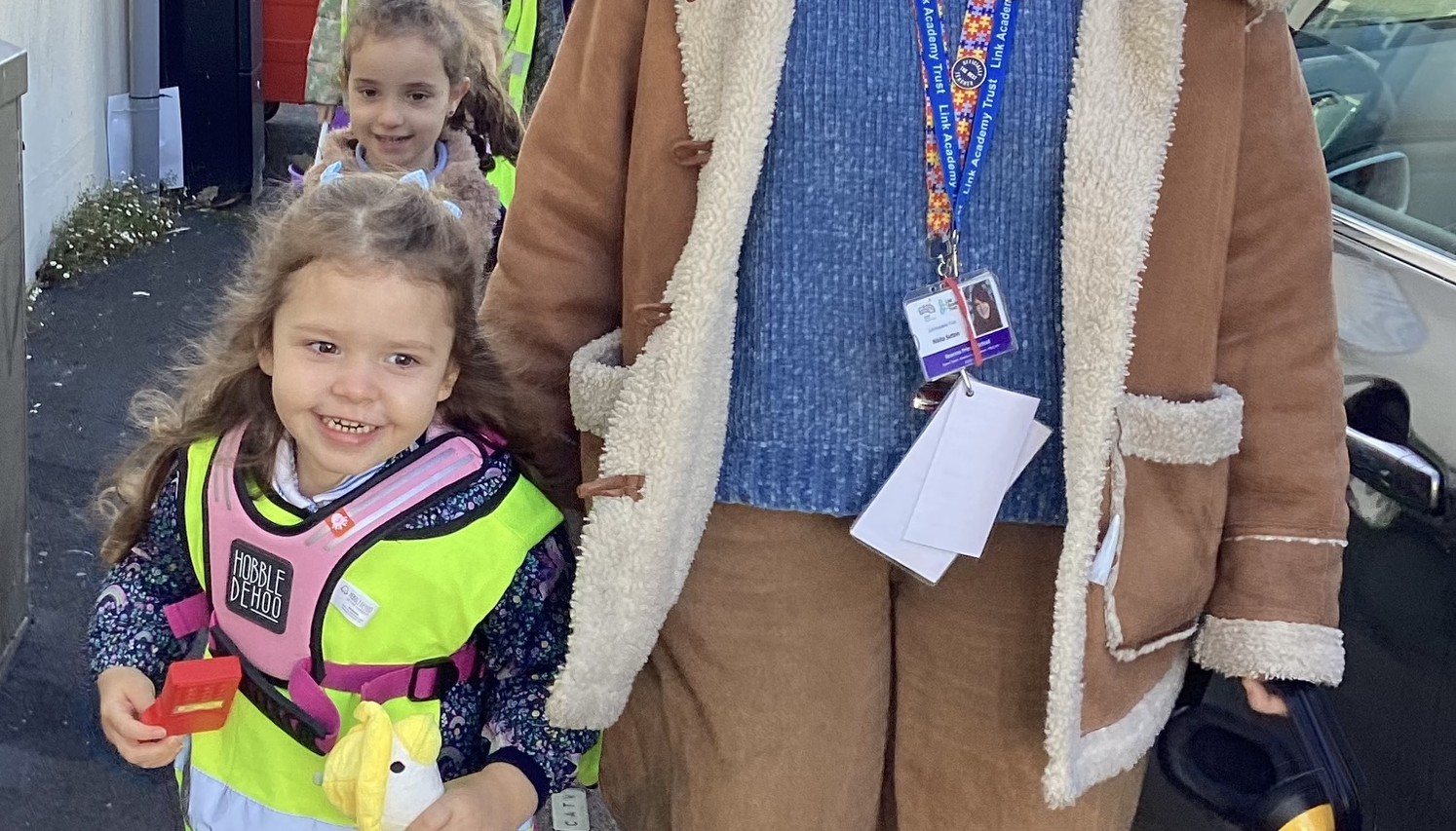 On our Wellie walk we discussed what we could see, hear, smell and feel whilst on our walk. We also explored what autumnal signs we are starting to see and collected them for our art table. 