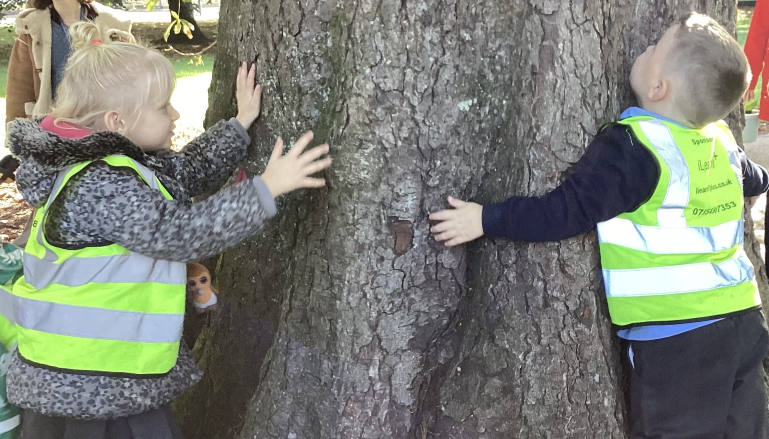 On our Wellie walk we discussed what we could see, hear, smell and feel whilst on our walk. We also explored what autumnal signs we are starting to see and collected them for our art table.