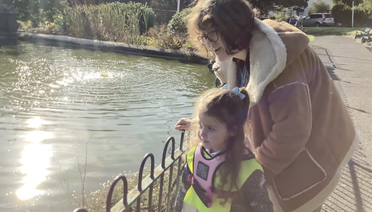 On our Wellie walk we discussed what we could see, hear, smell and feel whilst on our walk. We also explored what autumnal signs we are starting to see and collected them for our art table.