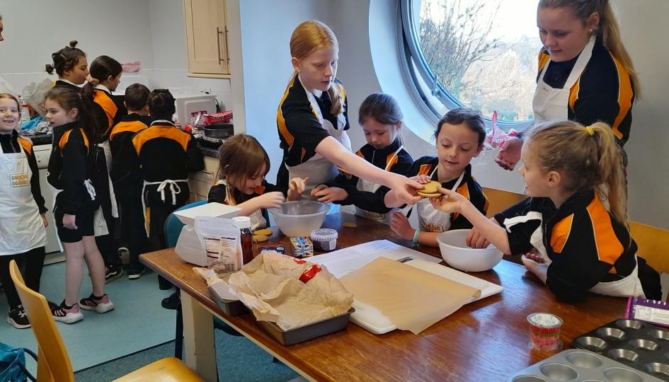 Children cooking 
