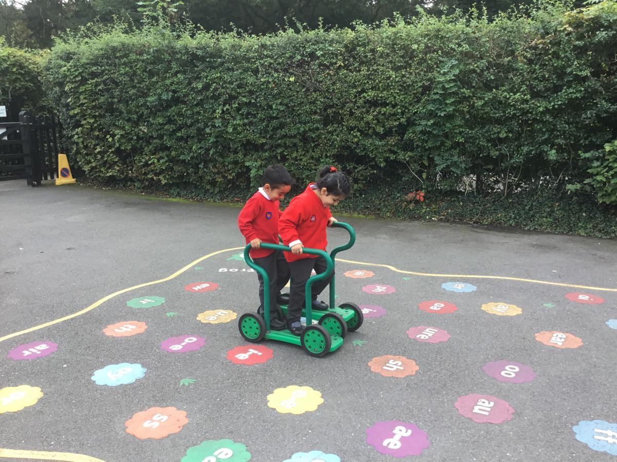 Fantastic Friend - Teamwork on the bike!