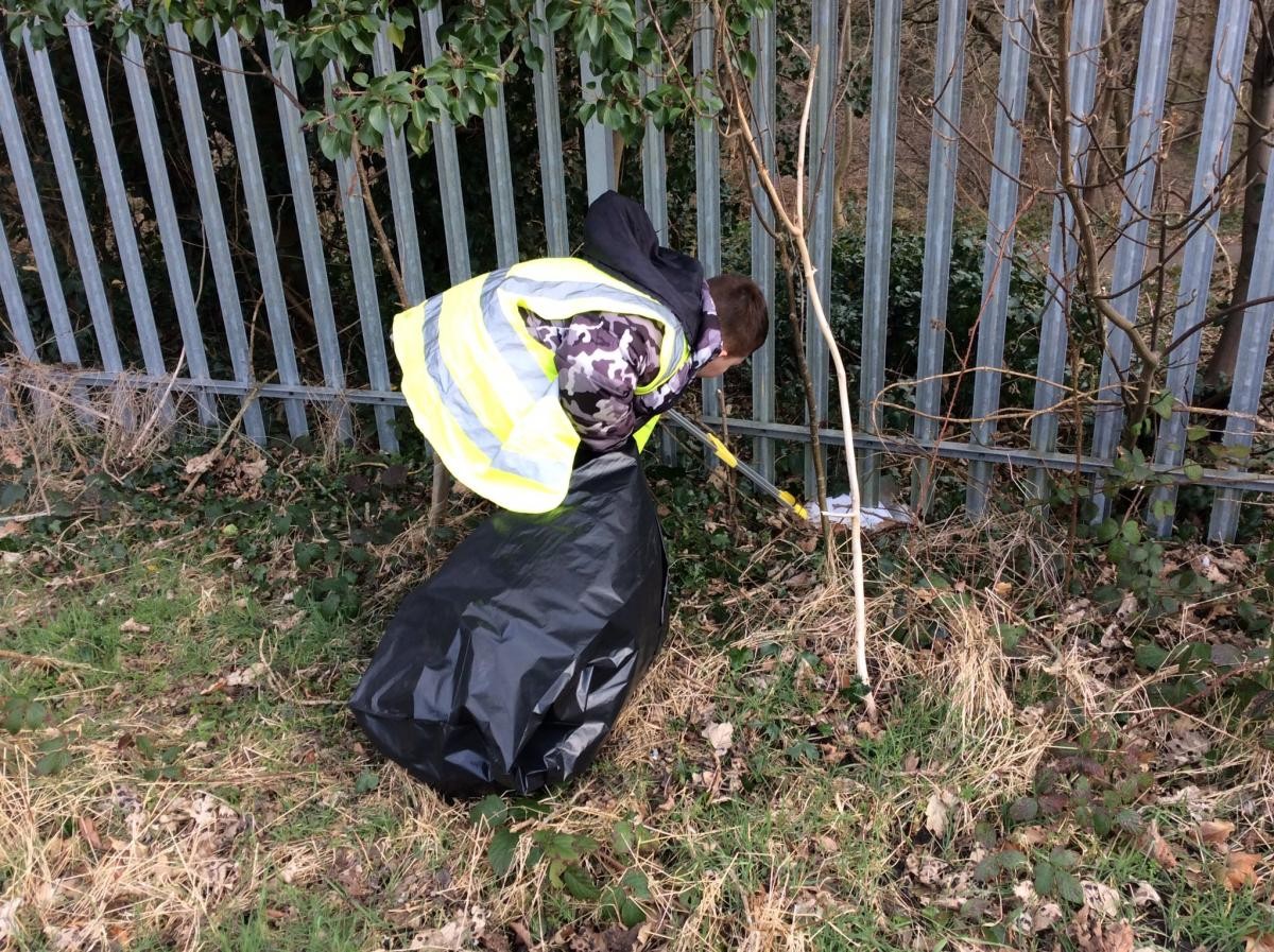 Working hard to get litter even in the trickiest of places!