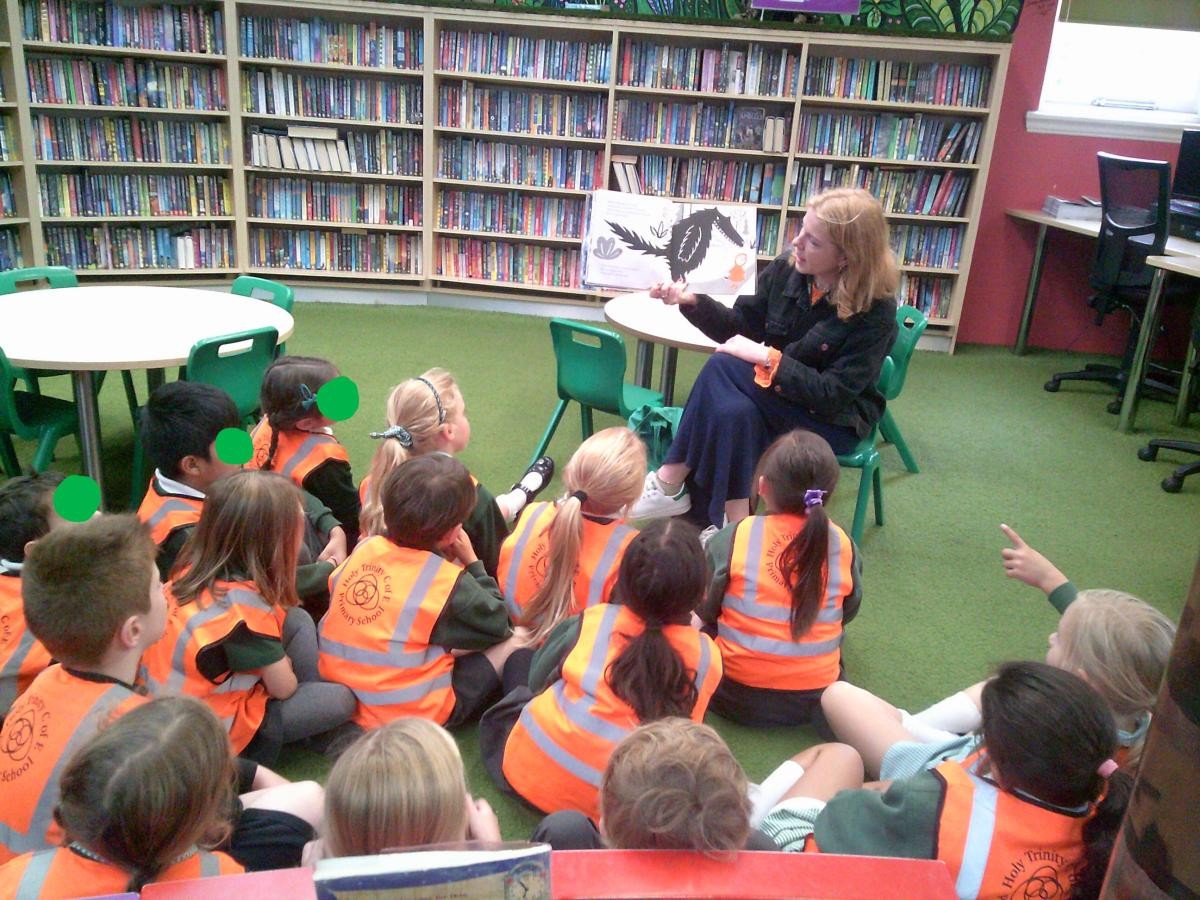 Miss Monte reading to her Year 2 class during a visit to Wimbledon Library