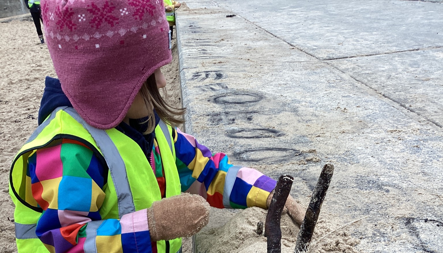 Creating shapes in the sand