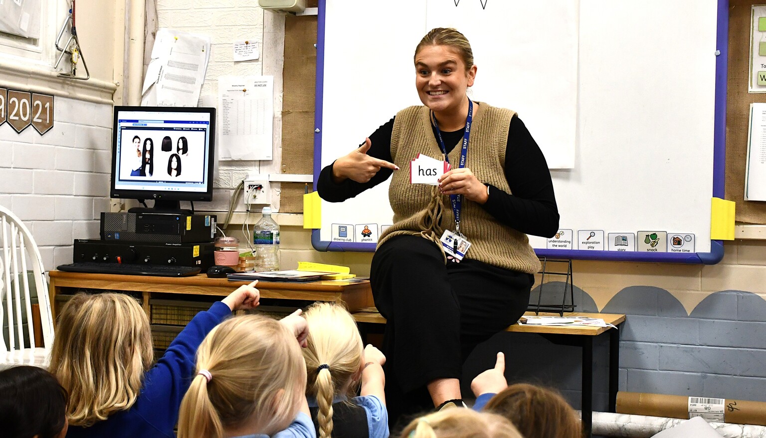 Teacher teaching phonics