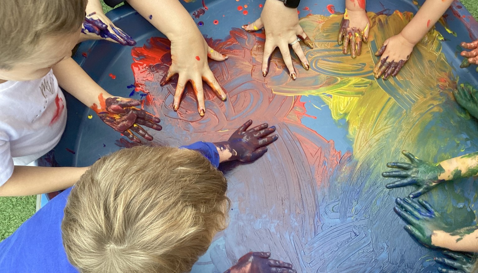 children hand painting