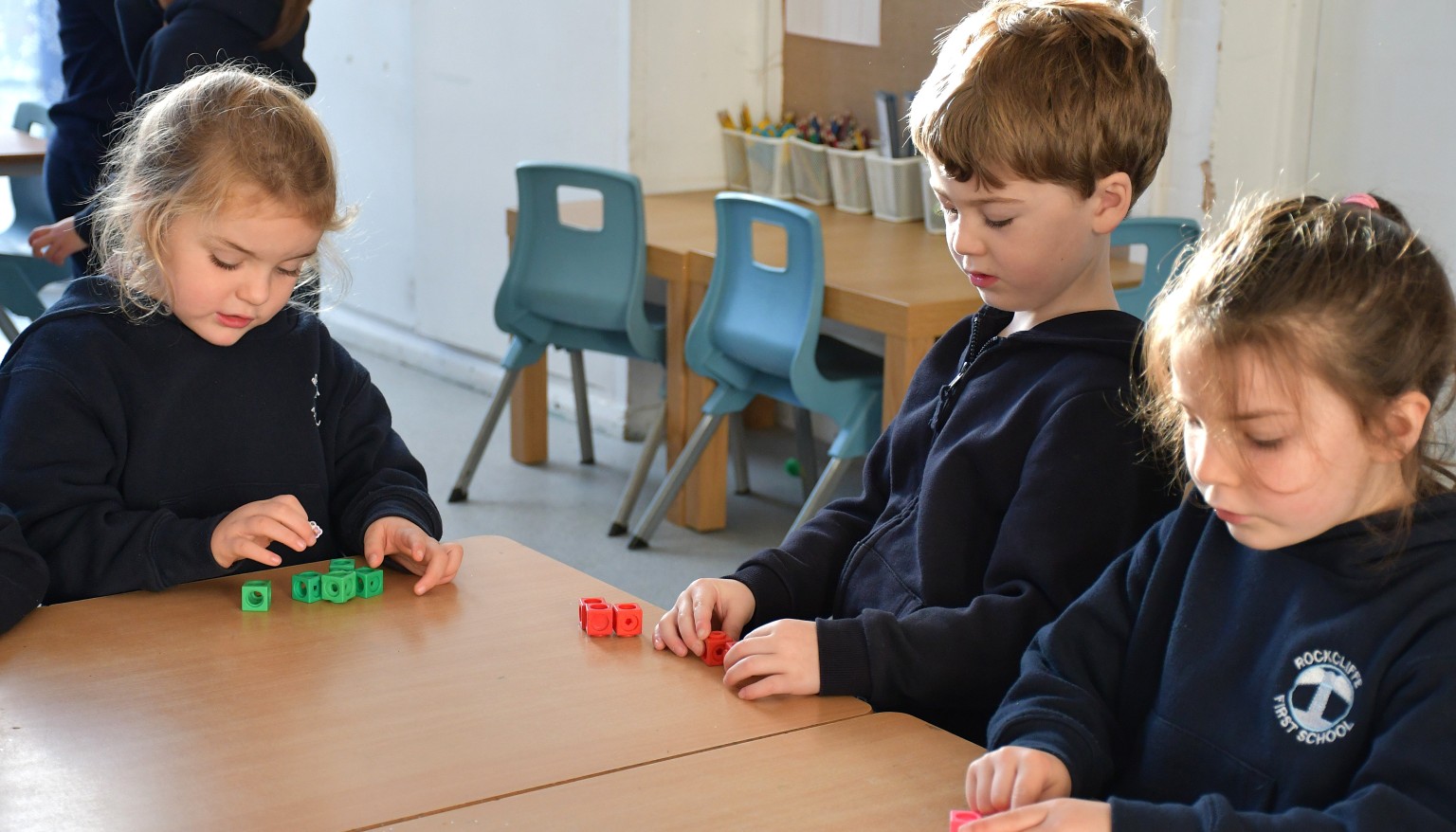 children using cubes