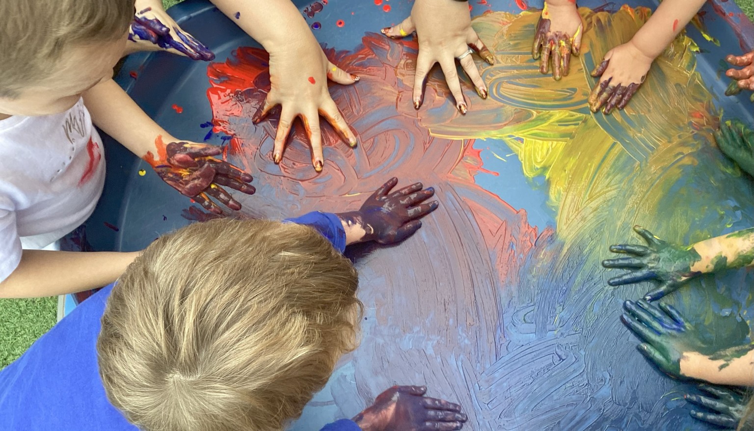 children hand painting