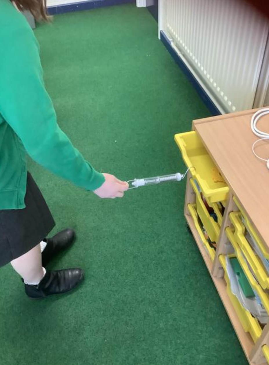 Using Newton meters to measure force