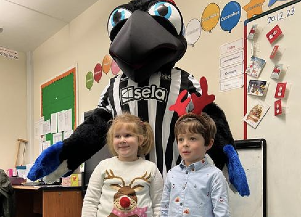 Monty Magpie with smiling pupils