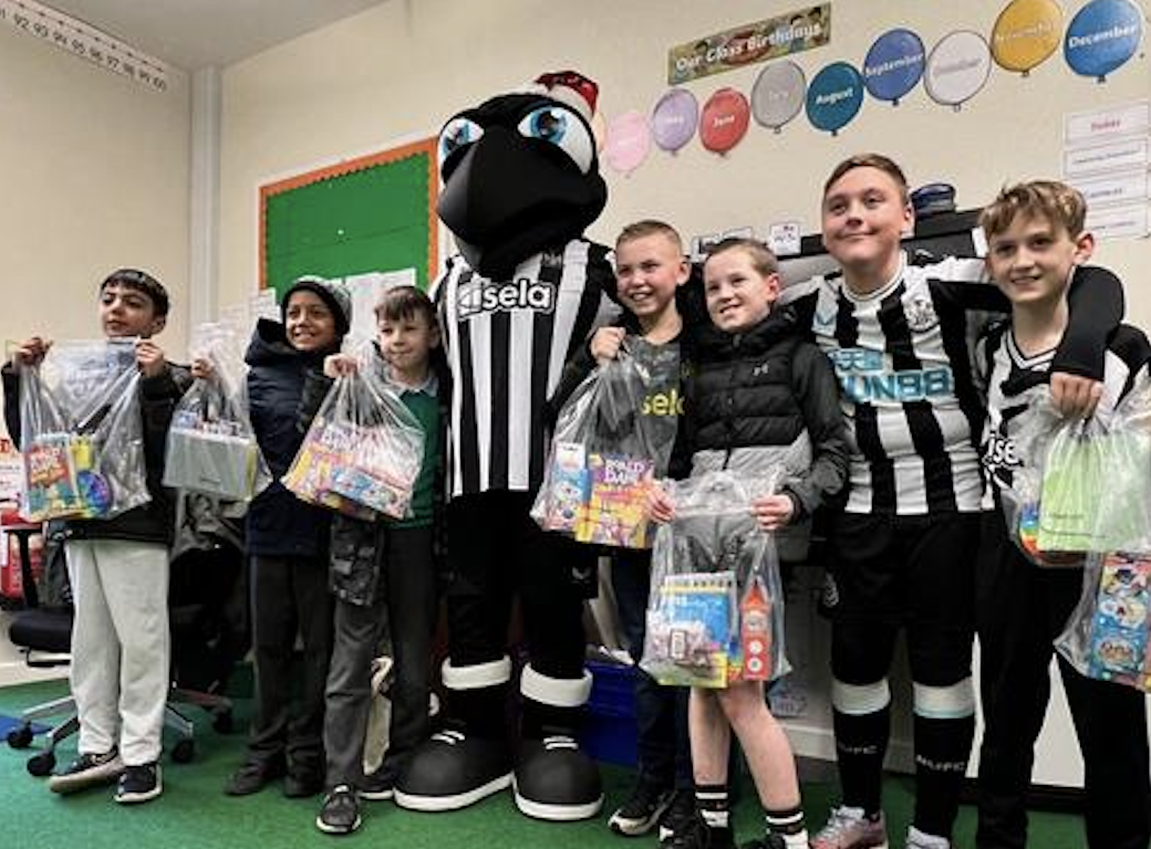 Monty Magpie with smiling pupils