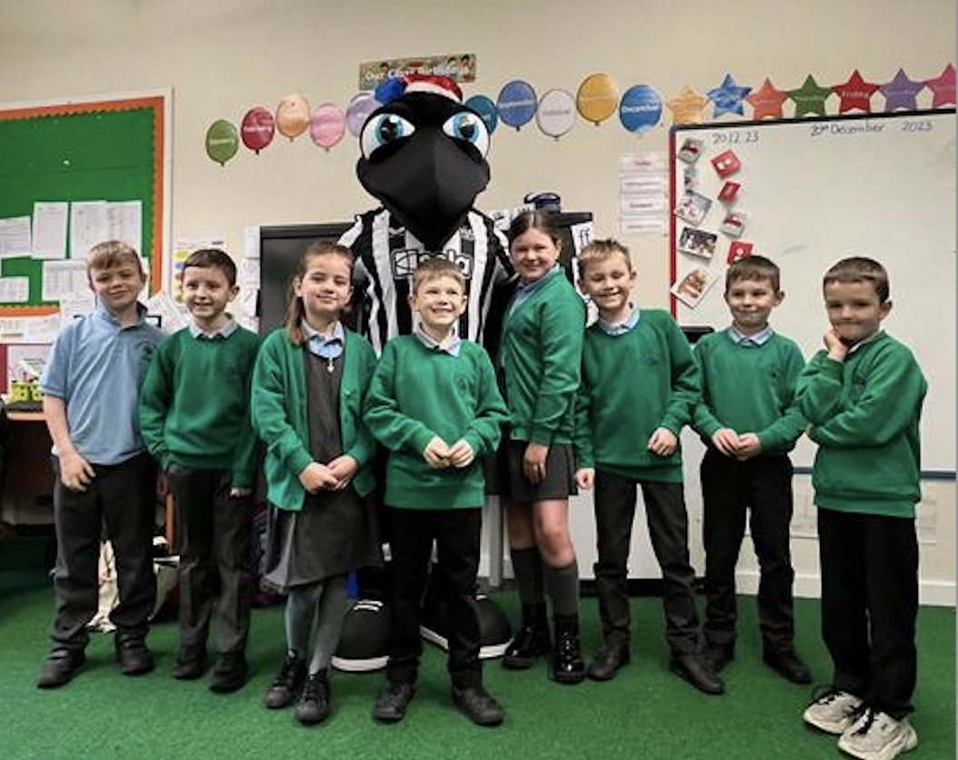 Monty Magpie with smiling pupils