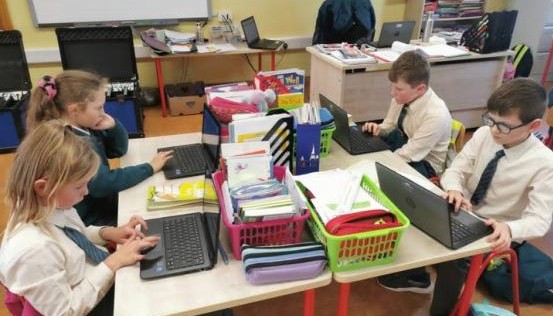 children at computers