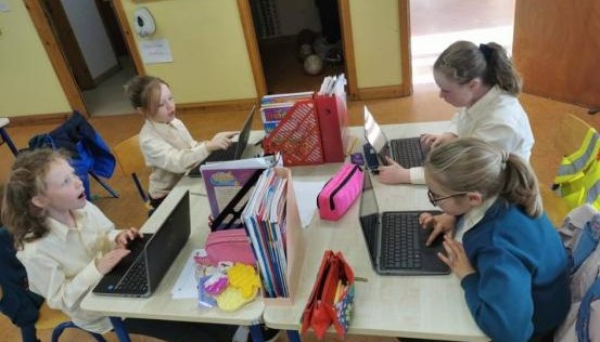 children at computers