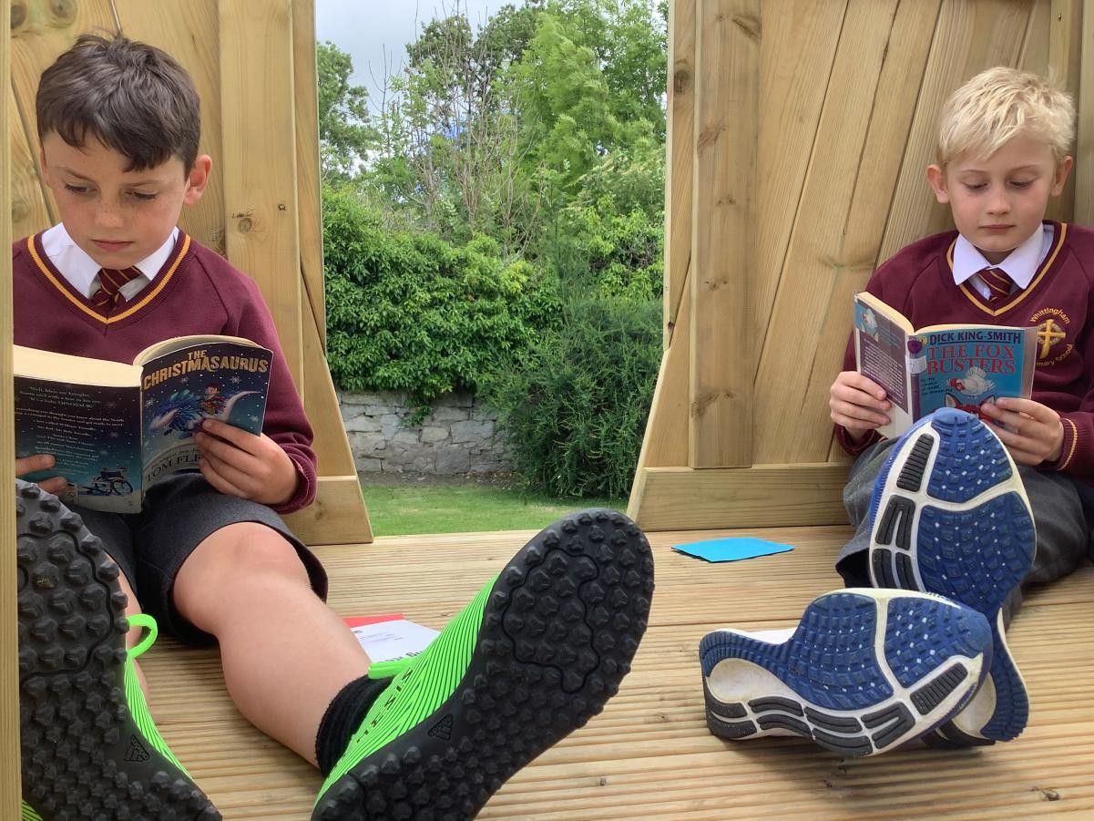 Reading all around!