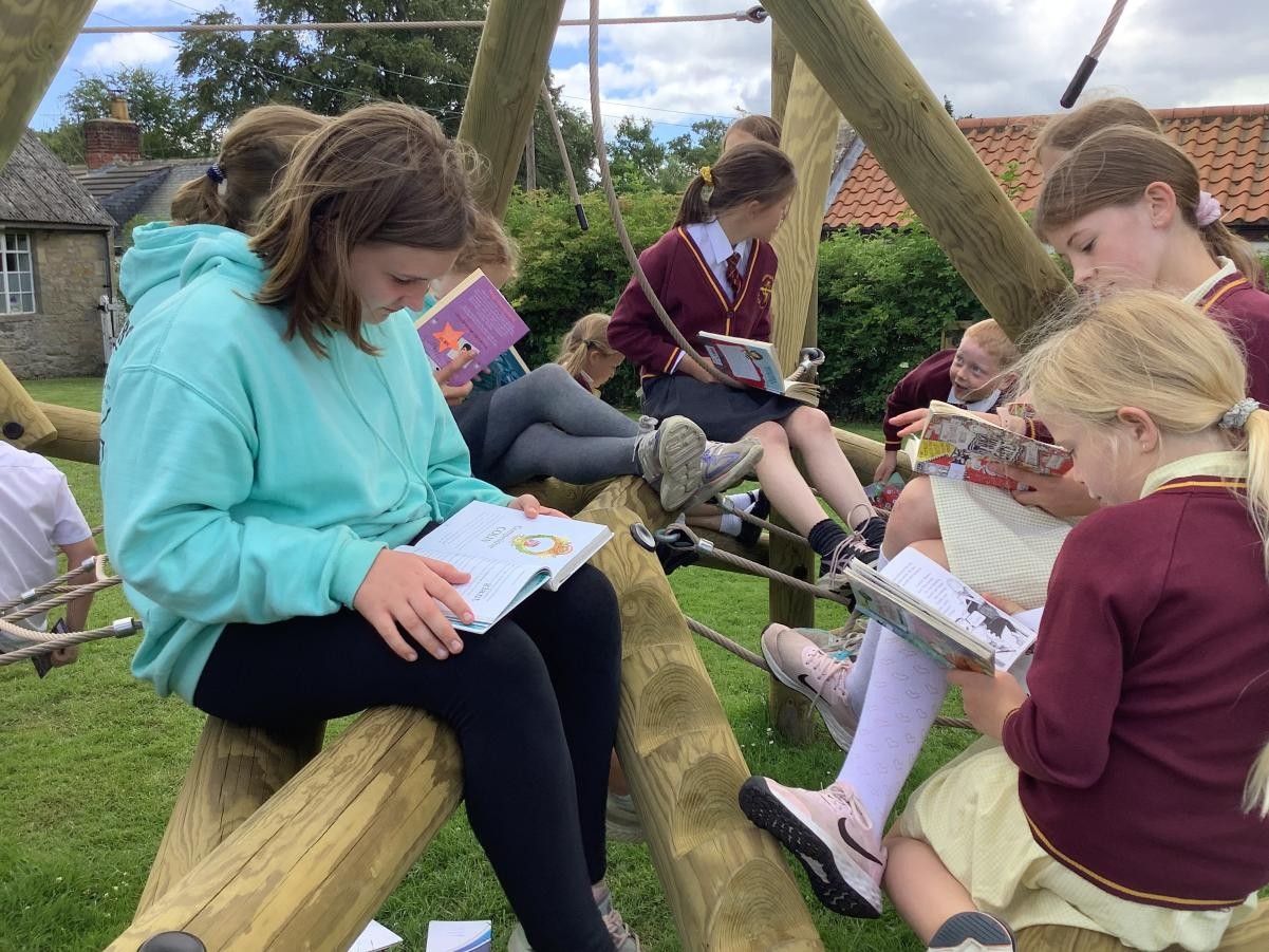 Reading all around!