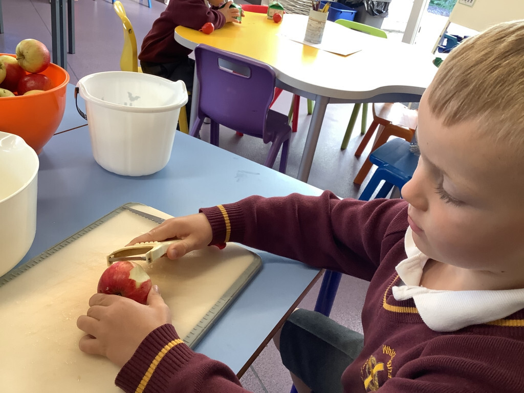 Making apple crumble