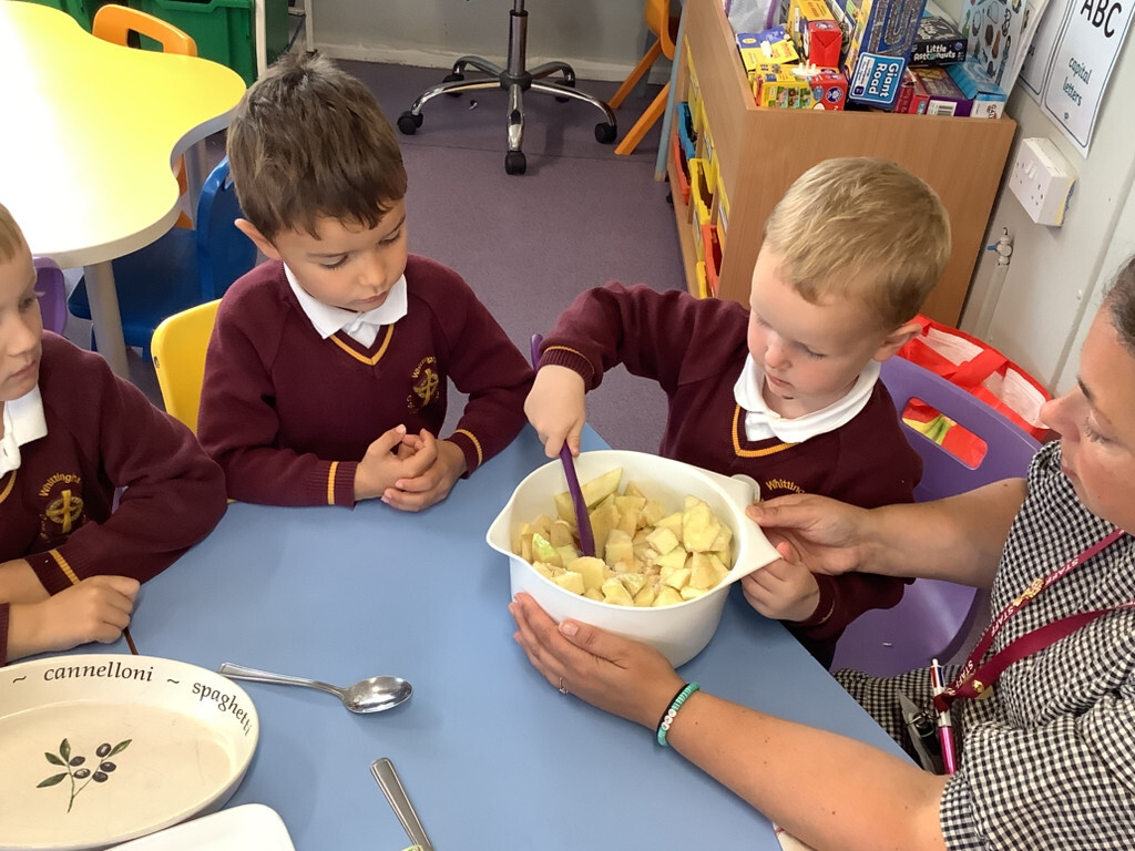 Making apple crumble