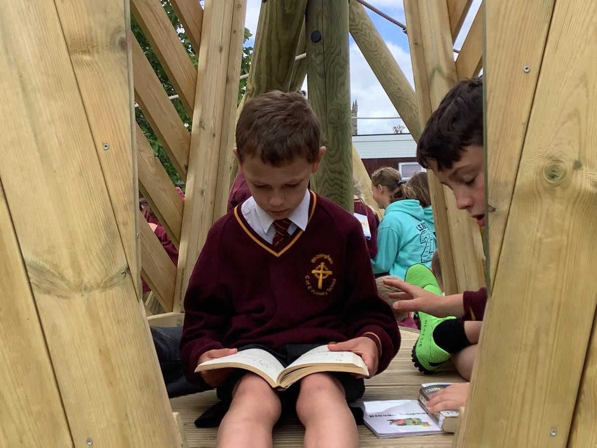 Reading all around!