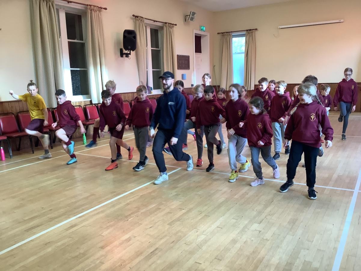 Hip Hop and Contemporary Dance with Charlie from Meta 4 Dance with Year 5 and 6.