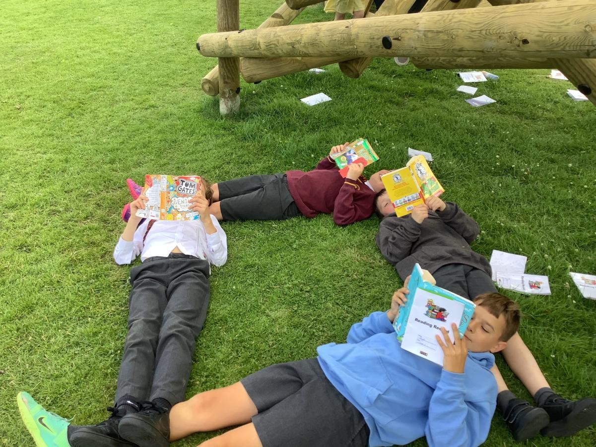 Reading all around!
