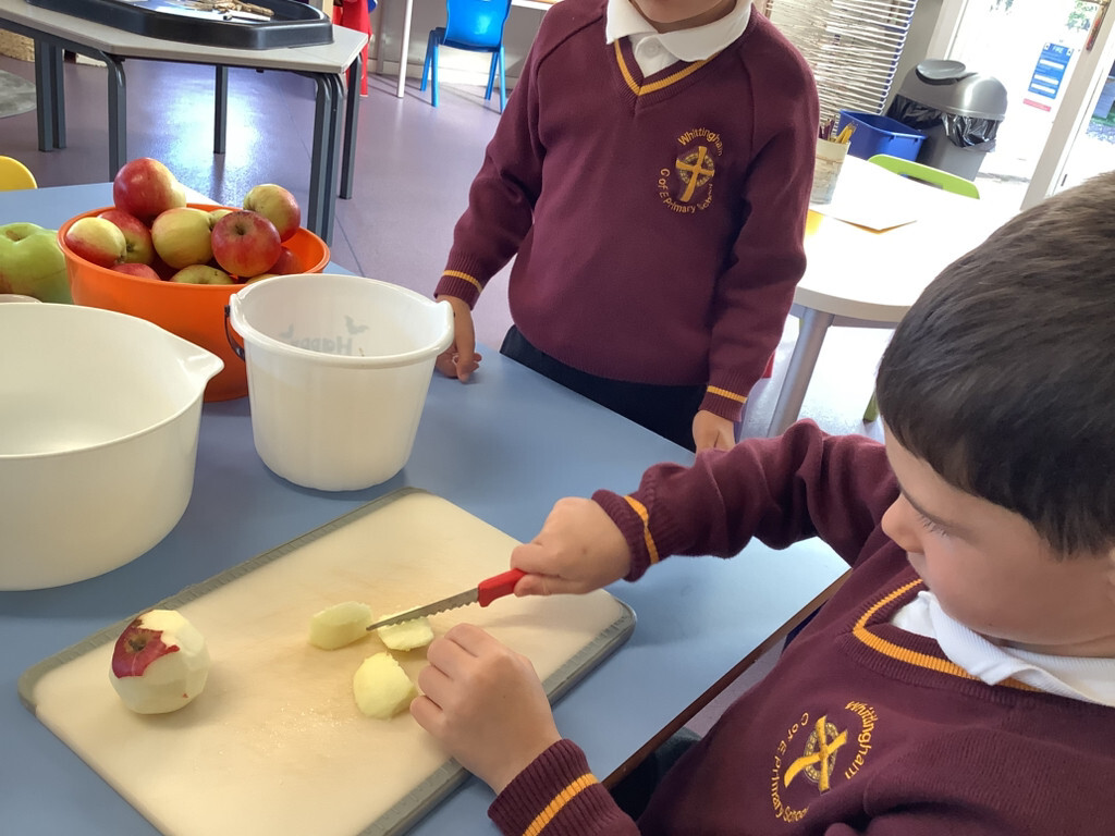 Making apple crumble