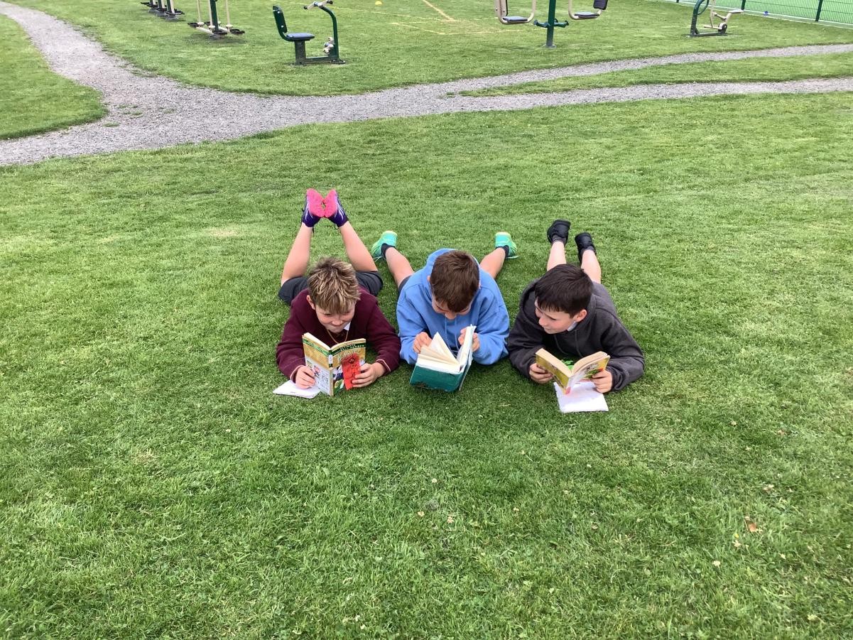 Reading all around!