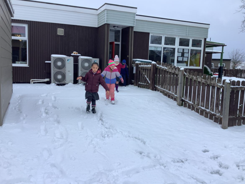 Class 1 Fun In the snow