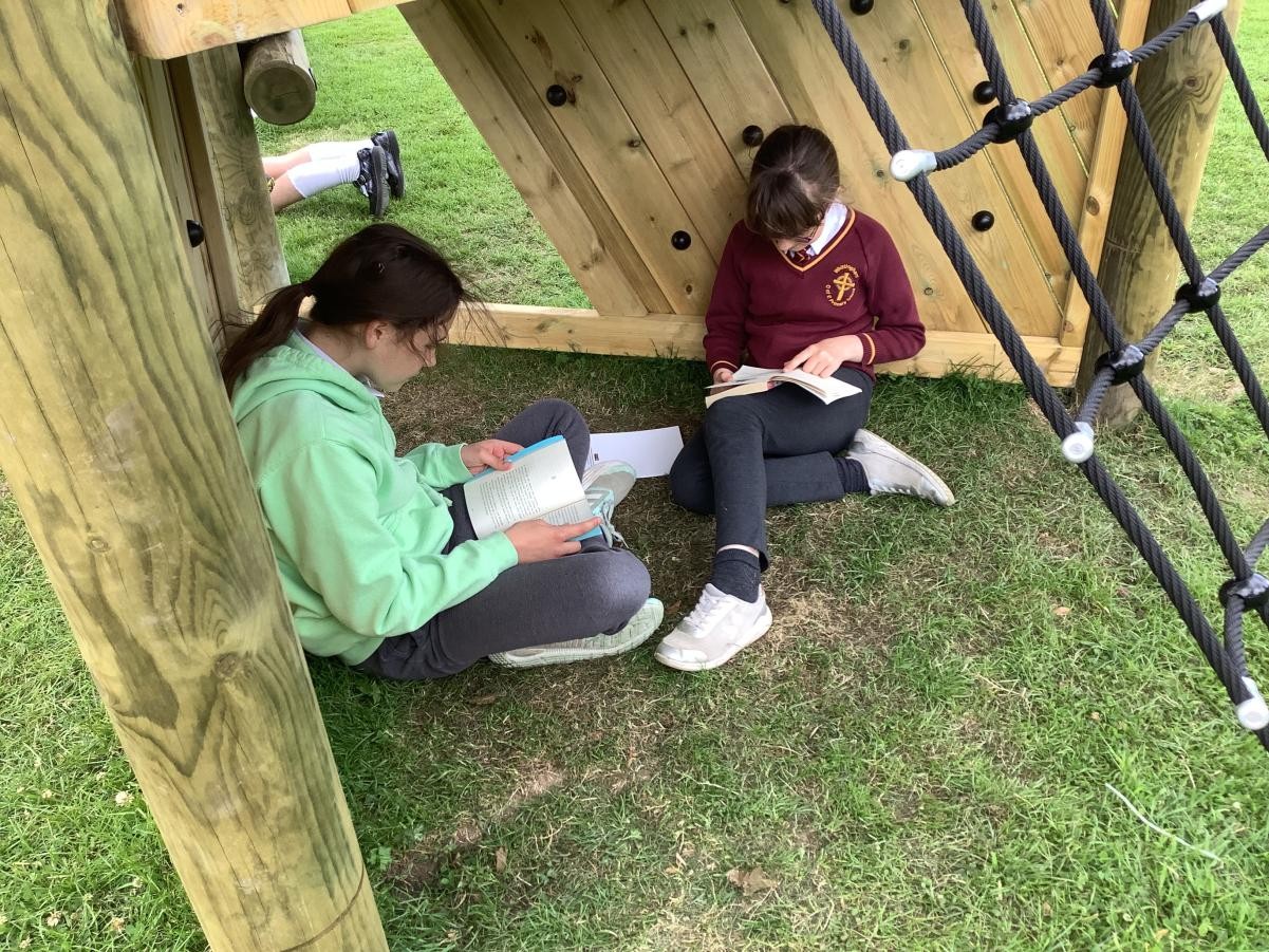 Reading all around!