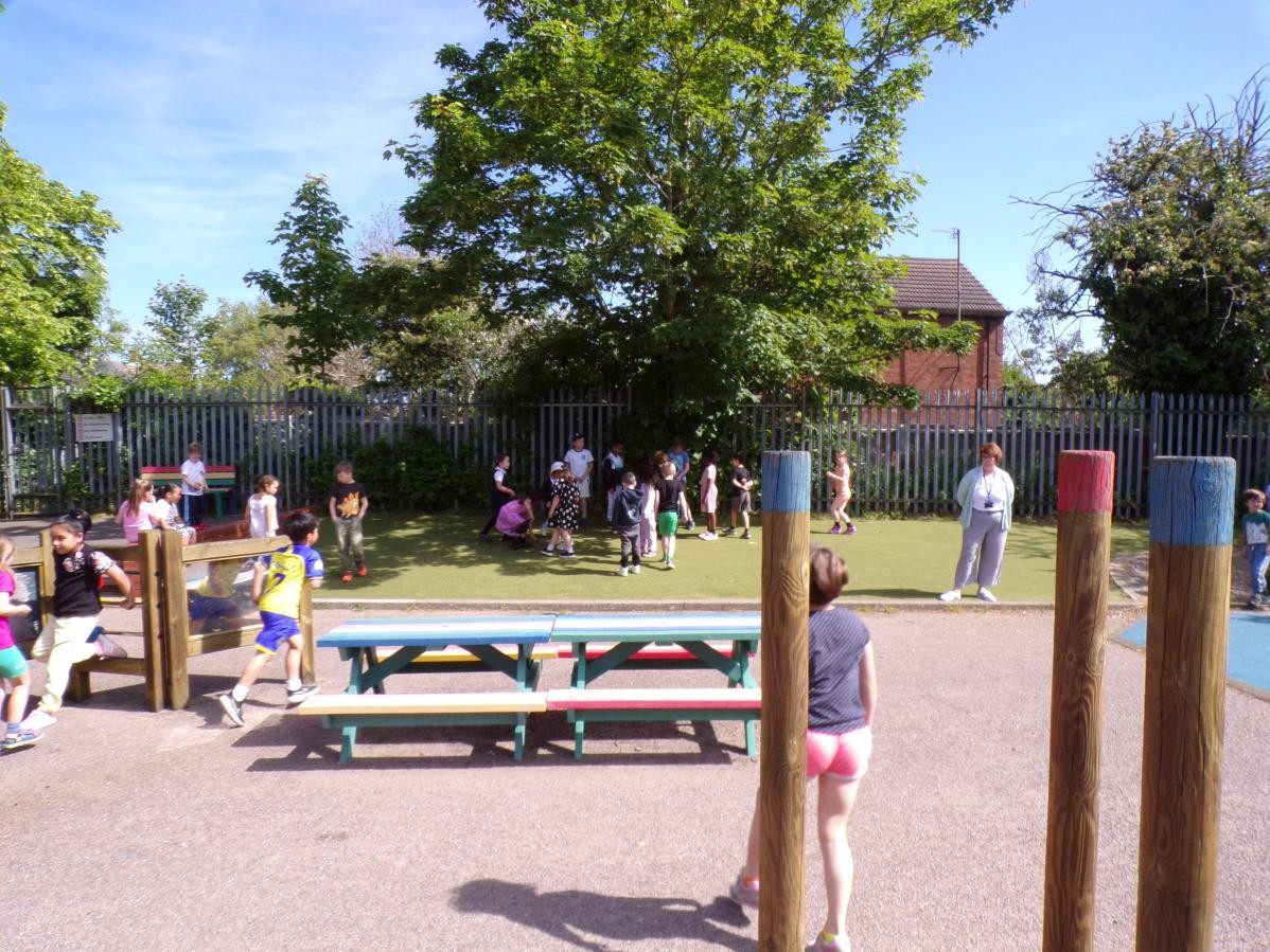 There are places to sit and be quiet. 