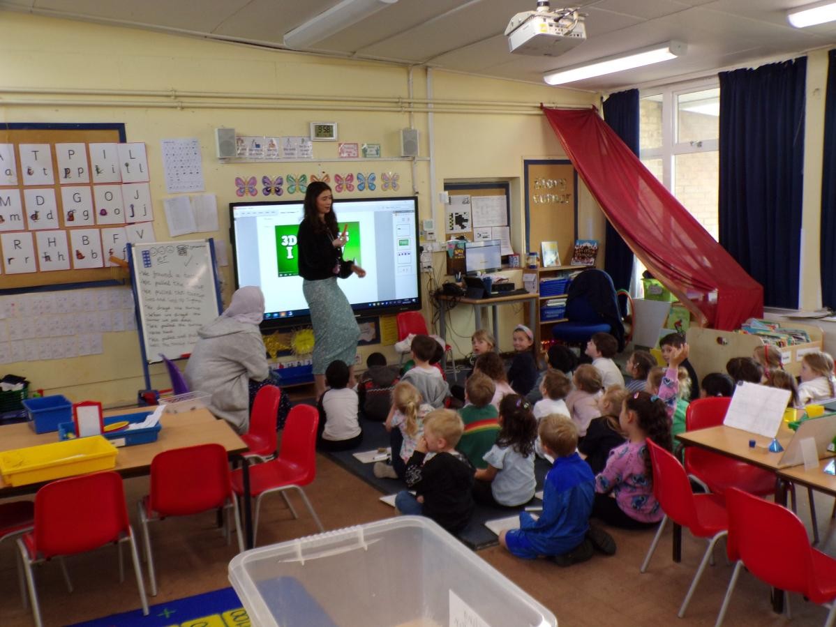 Children learning with Miss Ozakpinar in Class 1. 