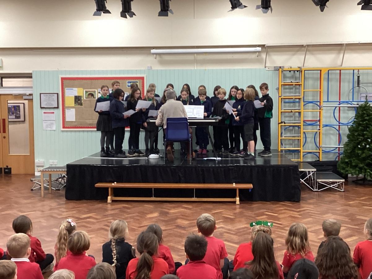 St Mary's Choir visited to sing us some Christmas songs in assembly. Thank you!